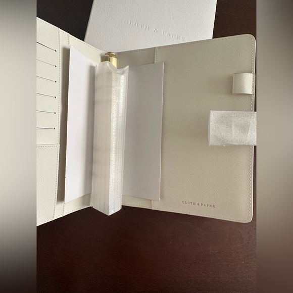 Brand New | Cloth and Paper | A5 6-Ring White Croc Leather Planner / Agenda - Picture 9 of 11